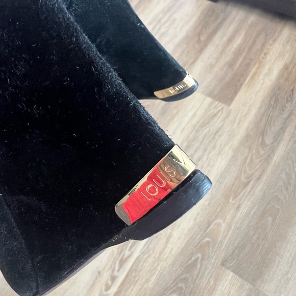 LOUIS VUITTON Ladies Black suede wedge boots. - Picture 10 of 13